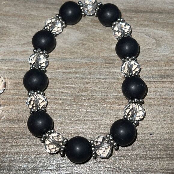 Set of 4 Faceted Beads In Clear And Black Stretch - Picture 4 of 6